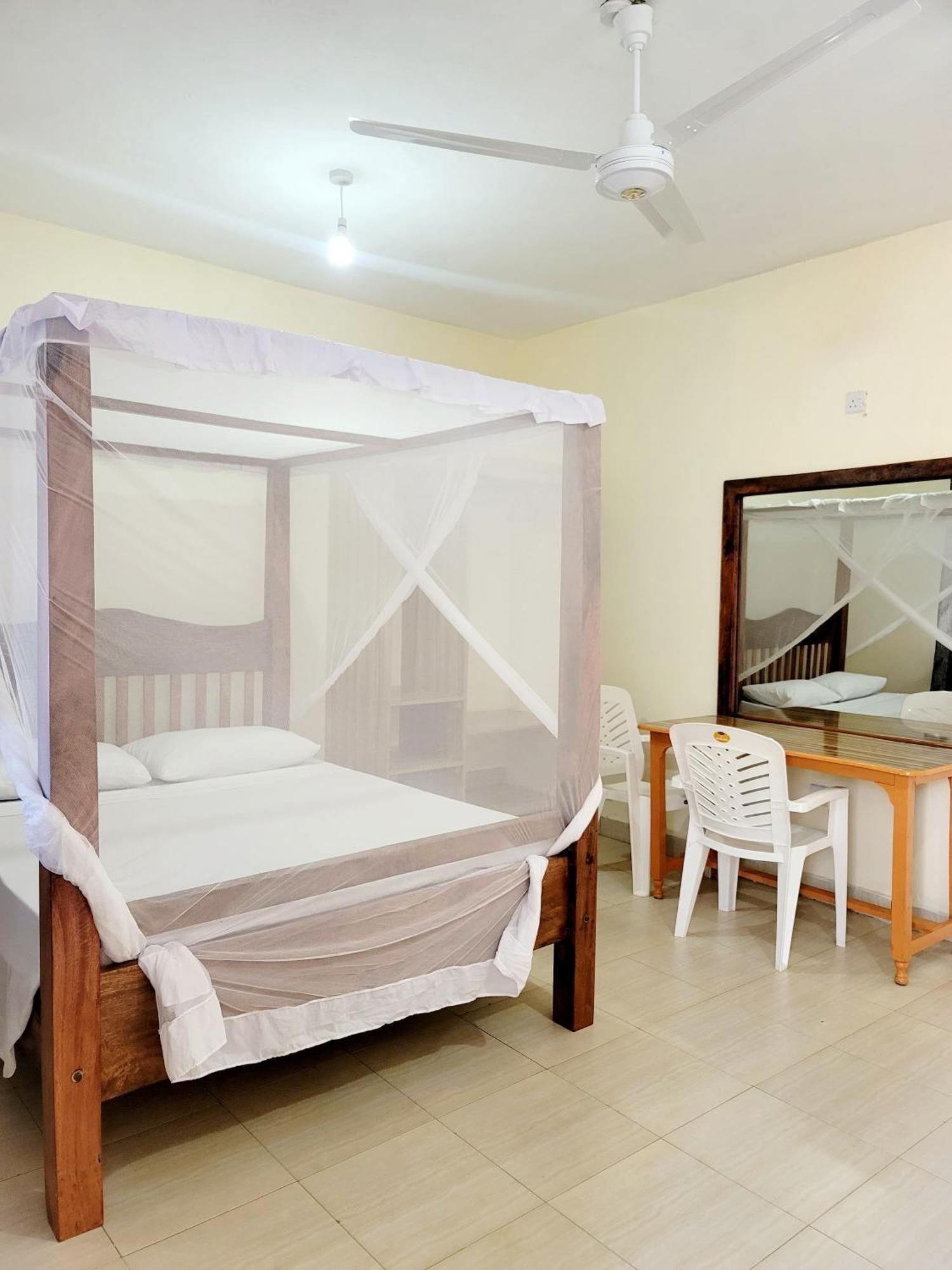 Casuarina Lounge Hotel Malindi Exterior foto